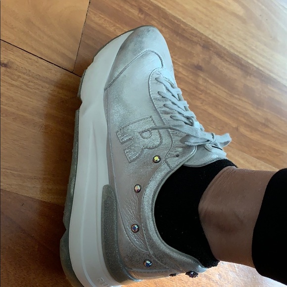 Silver pair of sneakers - Picture 8 of 8